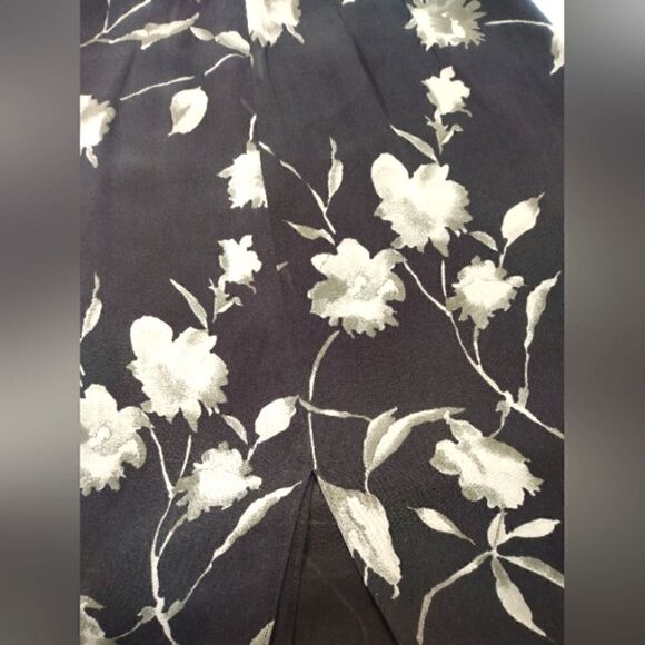 Mondi Floral Skirt & Square Scarf Rolled Hem Sheer Lined - Picture 7 of 10